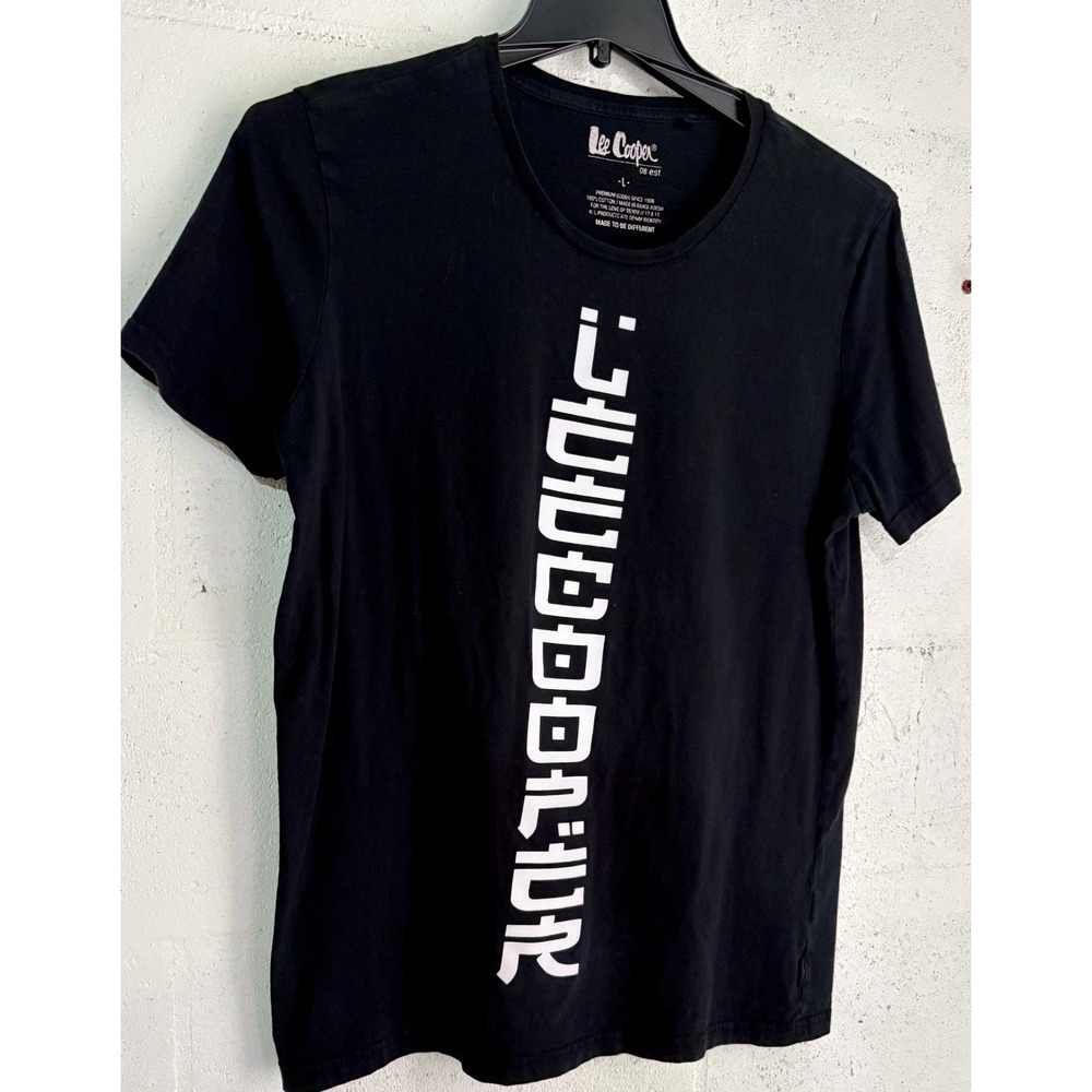 Lee Cooper Men's Black T-Shirt Size L Crew Neck Vertical Graphic Logotype Tee